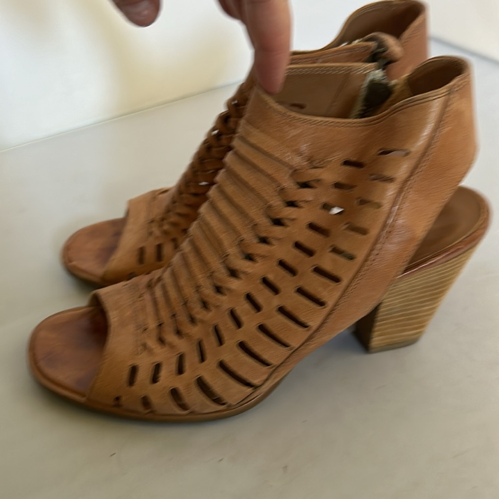 Paul Green Tan Sandals